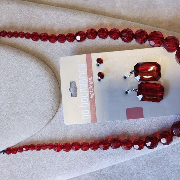 Red Beaded Jewelry Set - Picture 1 of 4